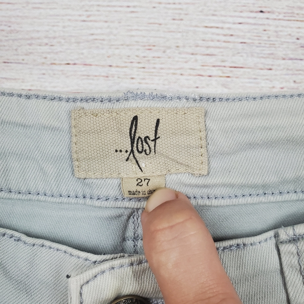 Lost | Light wash cutoff denim shorts - Picture 5 of 5